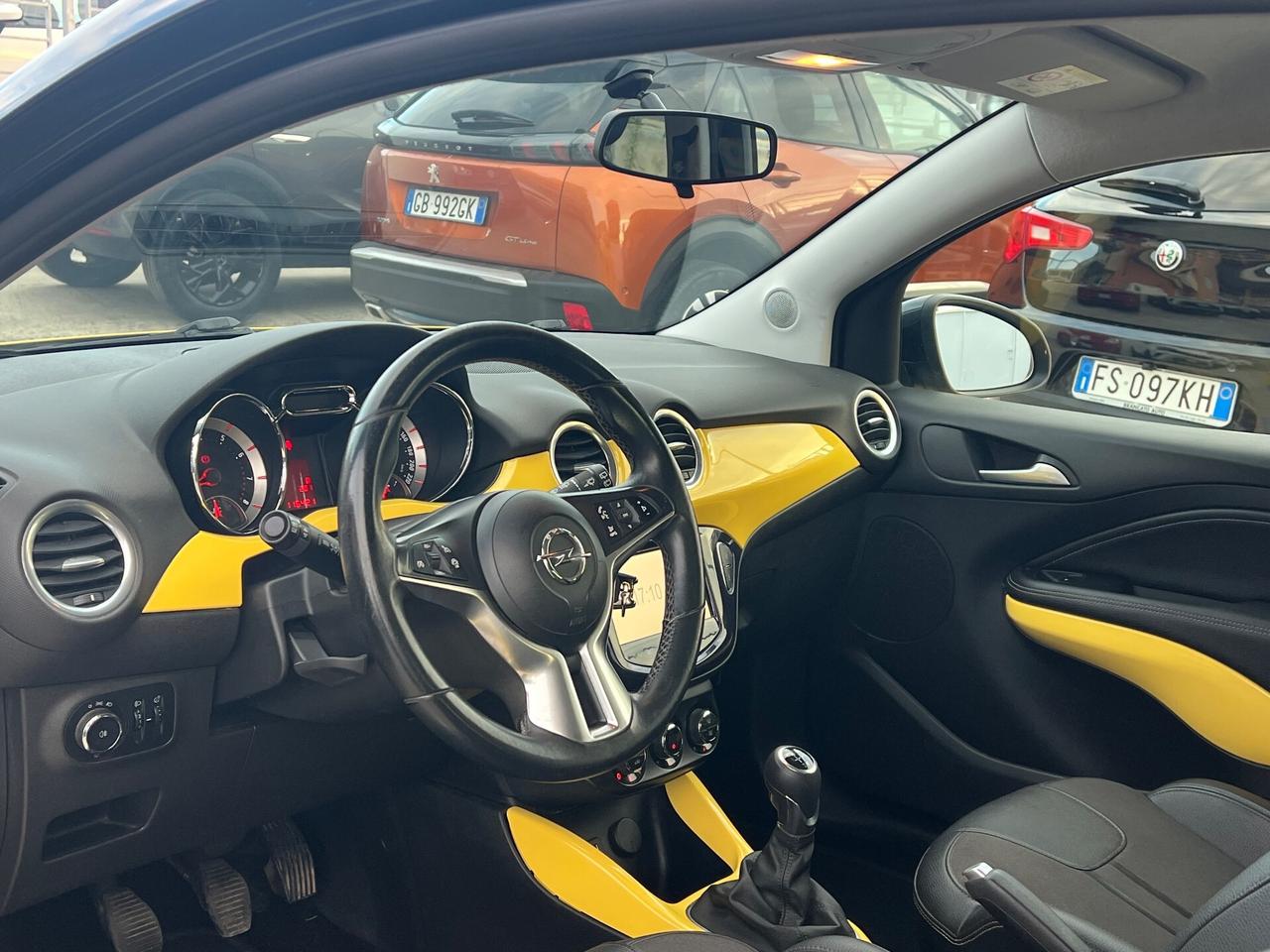 Opel Adam 1.2 70 CV Slam