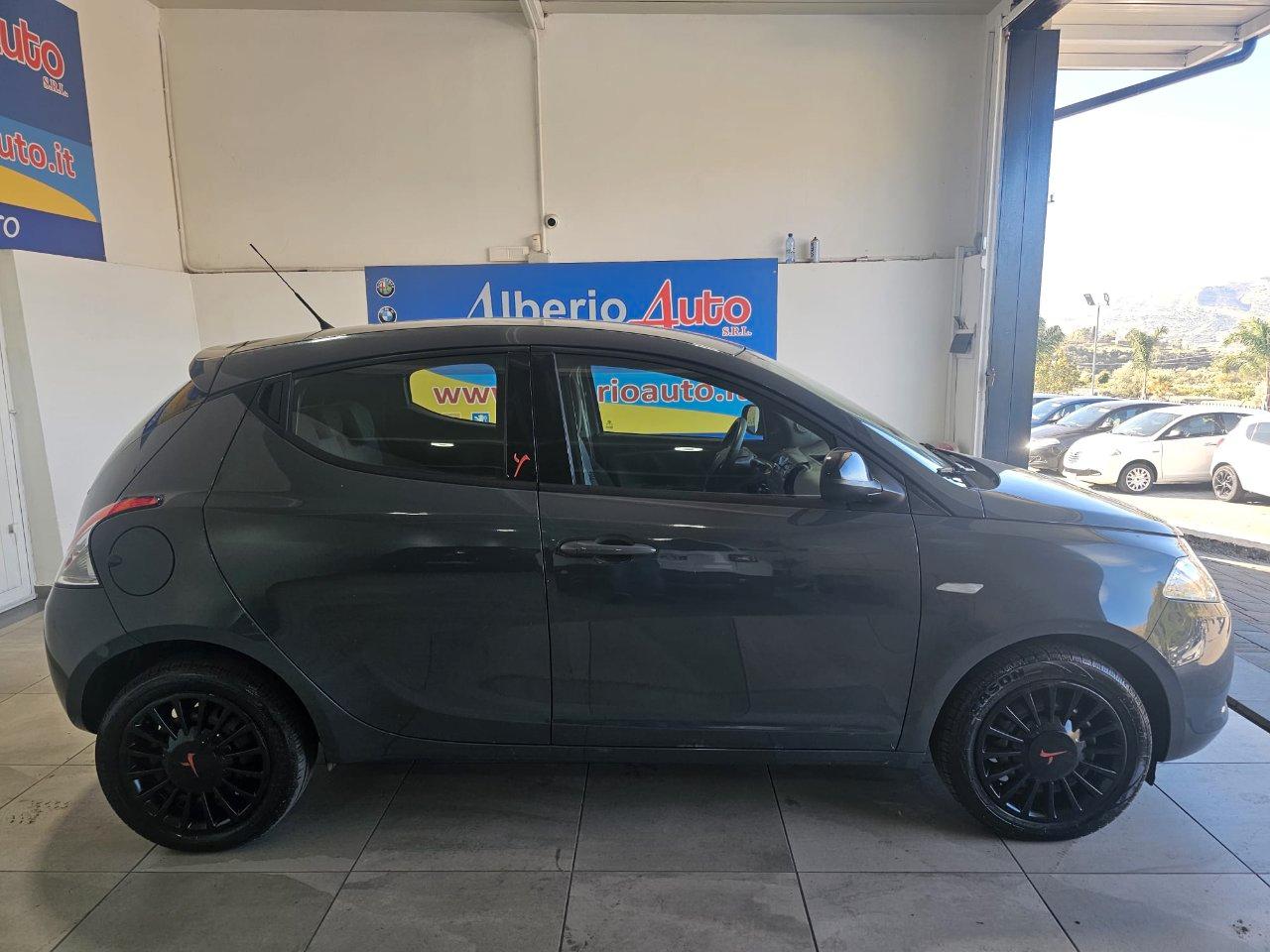 Lancia Ypsilon 5 Porte Ypsilon 1.2 8v Elefantino ecochic Gpl 69cv my14
