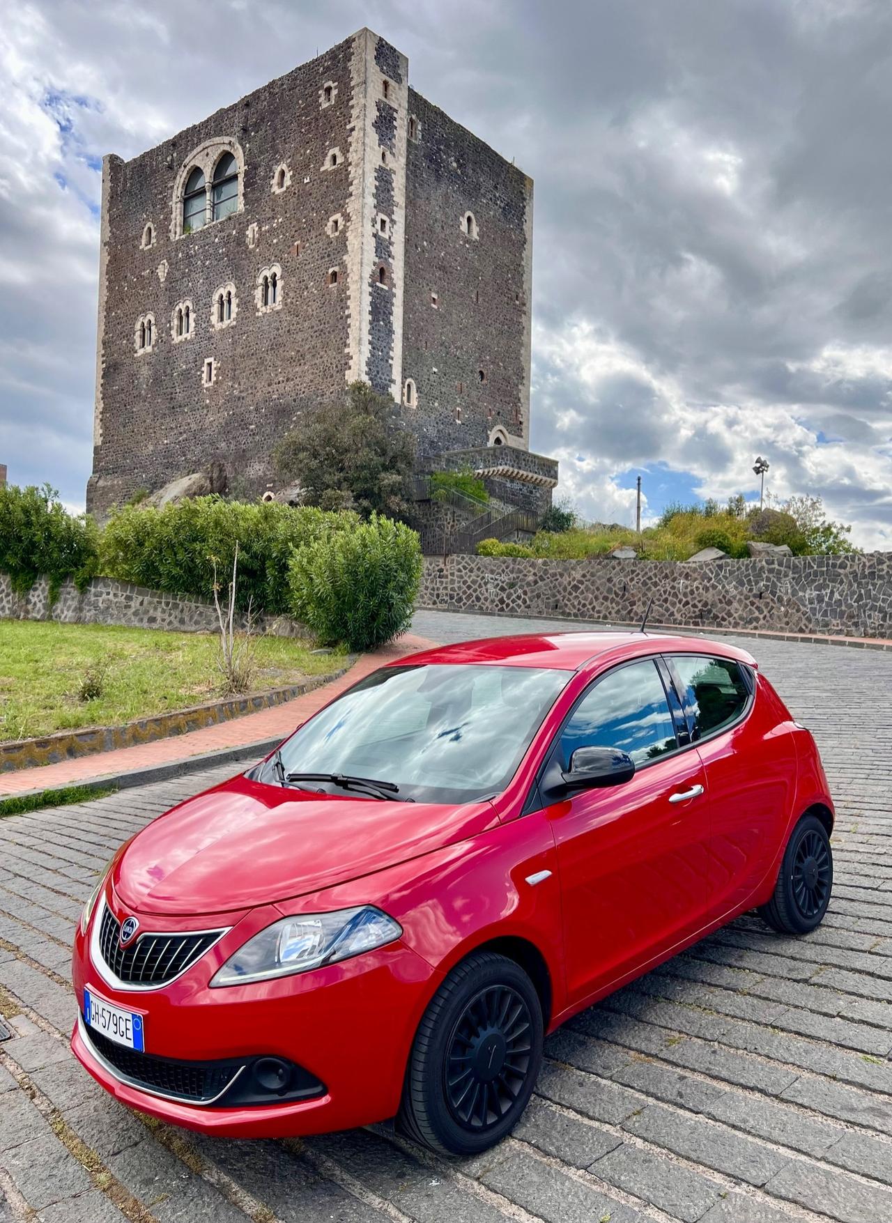 Lancia Ypsilon 1.0 FireFly 5 porte S&S Hybrid Silver Plus