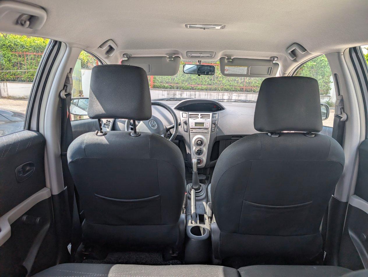 Toyota Yaris 5P 1.0 km 59.999 Neopatent. benzina Sol