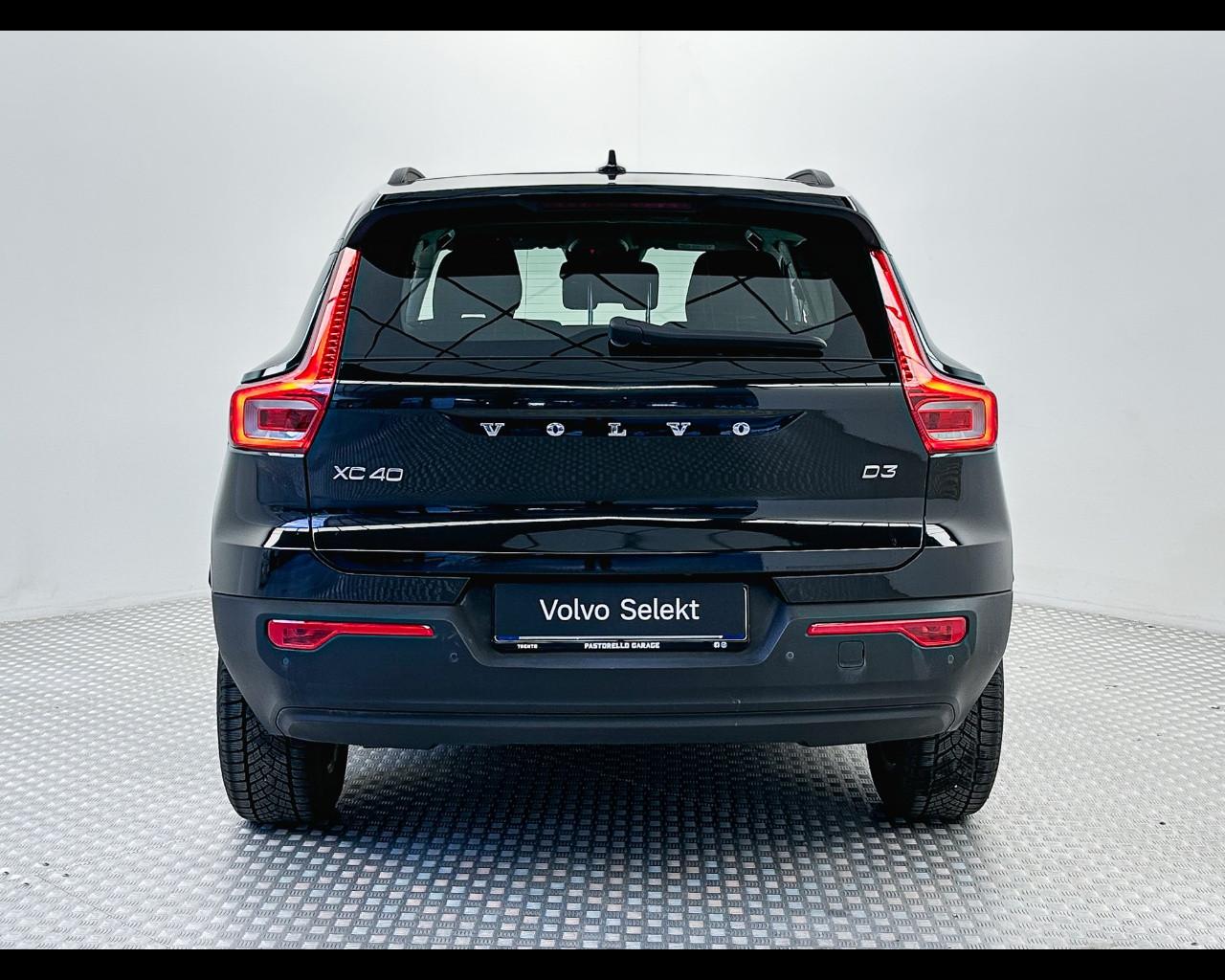 VOLVO XC40 (2017-->) - XC40 D3 Geartronic Momentum Core
