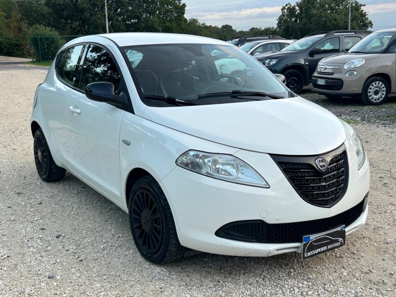 Lancia Ypsilon 1.2 69 CV 5 porte Silver