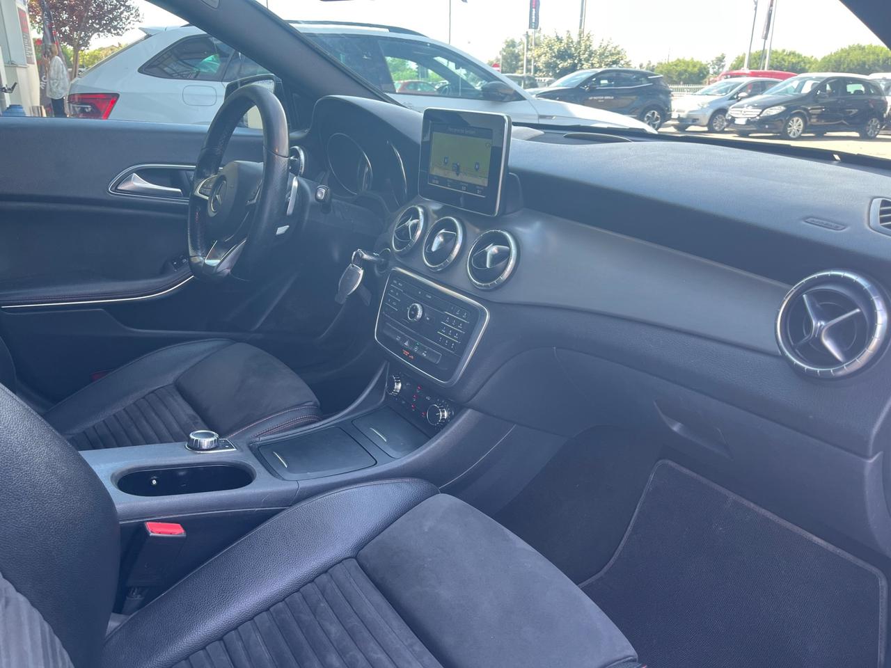 Mercedes-benz CLA 200 d 4Matic Automatic Premium Dark Night