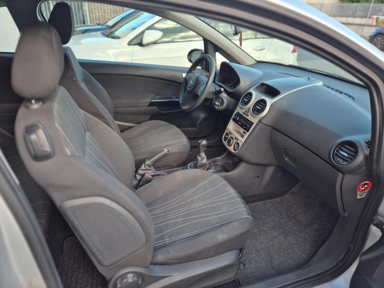 Opel Corsa 1.2 3 porte Club
