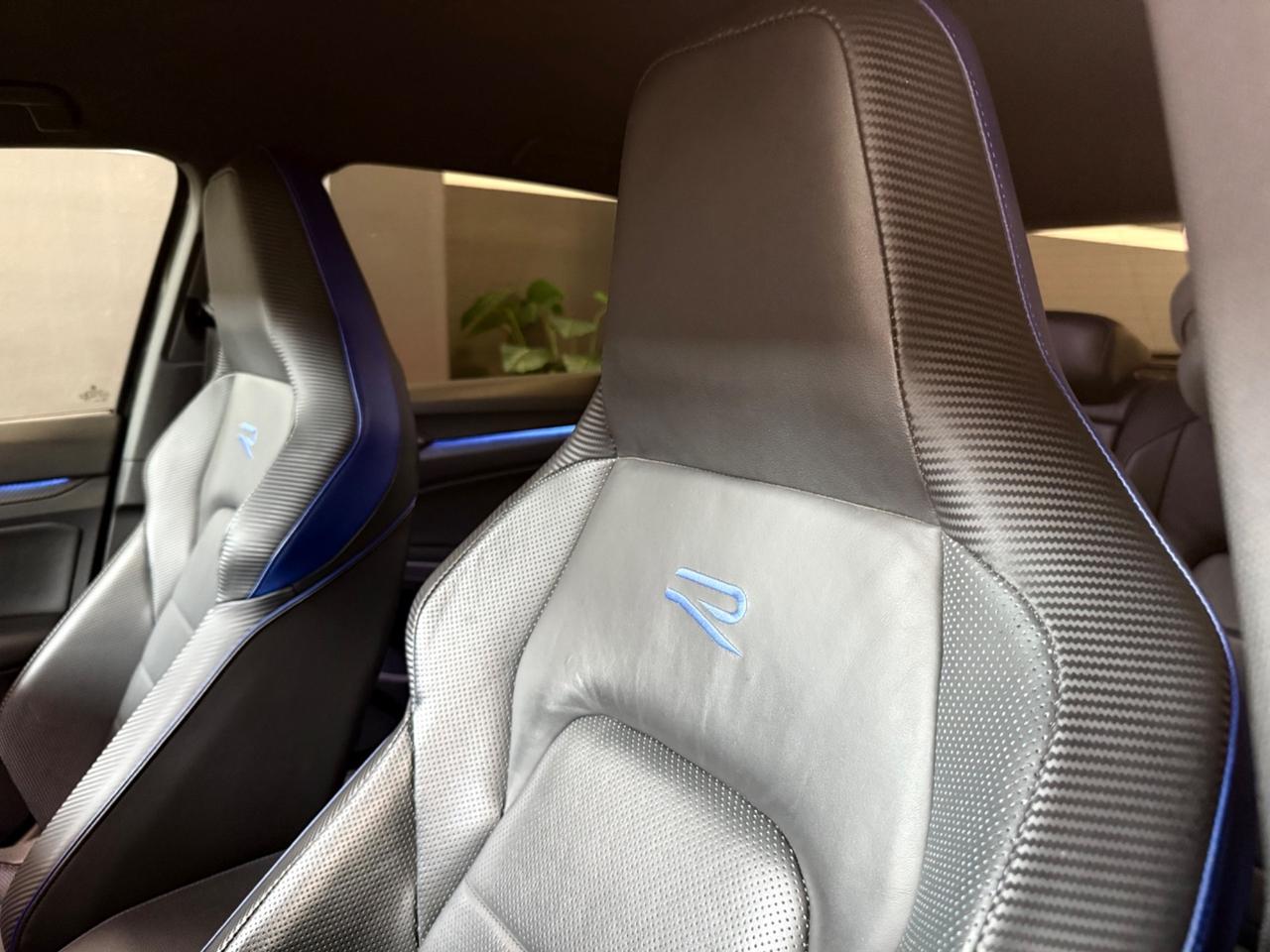 Volkswagen Golf R 4Motion Performance Akrapovic