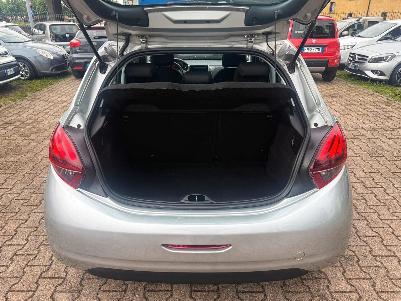 Peugeot 208 PureTech Turbo 110 EAT6 S&S 5 porte AUTOMATICA OK NEOPATENTATI