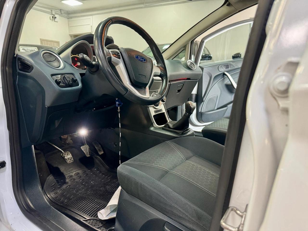 Ford Fiesta 1.4 97cv 5 porte GPL Titanium 2010