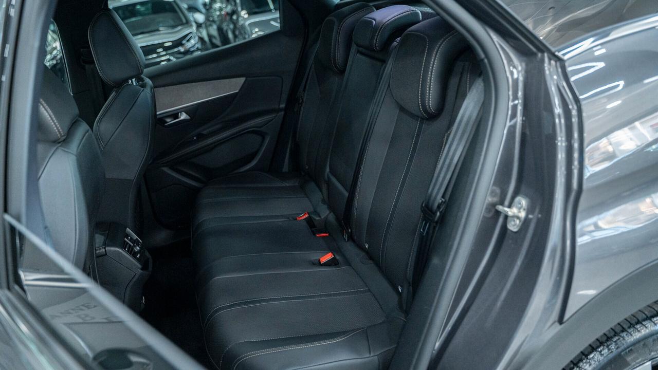 Peugeot 3008 1.5 BLUEHDI GT PACK SES 131 CV EAT8 AUTO VIRTUAL FULL OPTIONAL