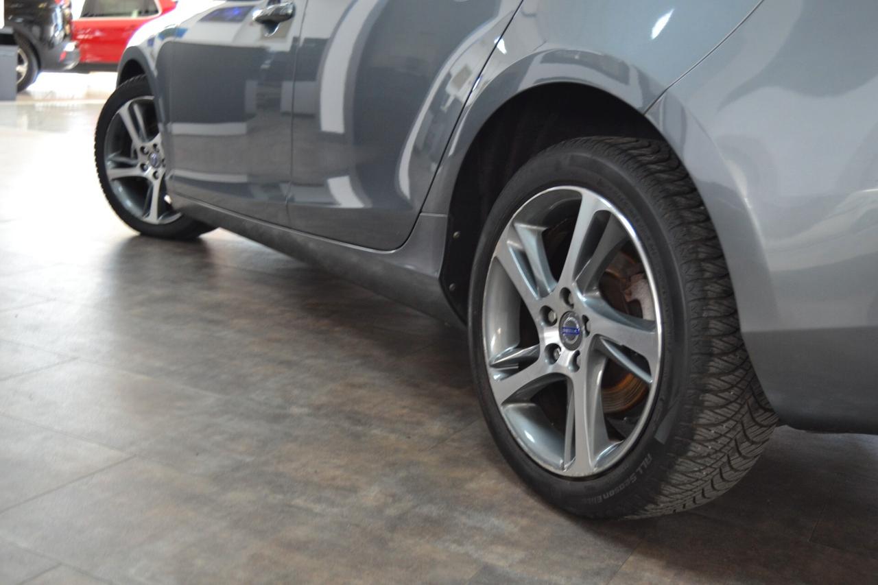 Volvo V40 1.6D2 115CV Momentum UniPro/Navi/Cruise