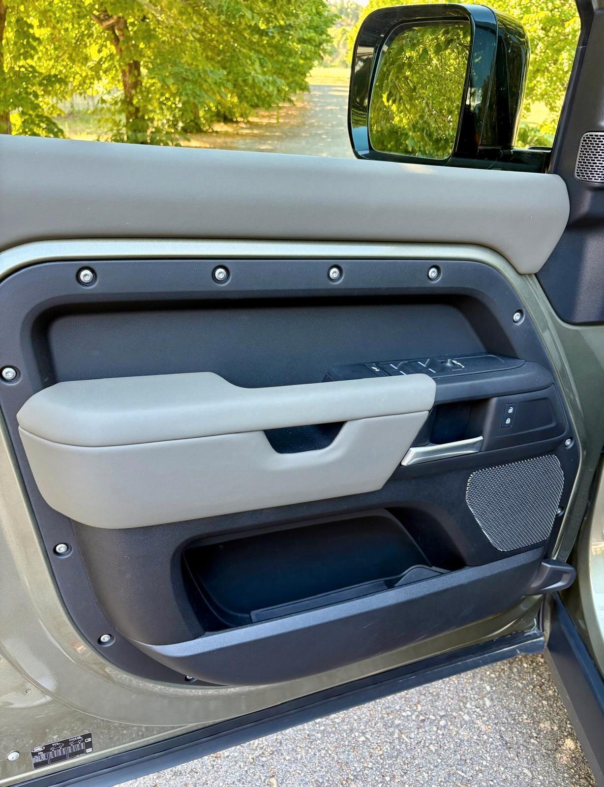 Land Rover Defender 110 3.0D I6 200 CV AWD Auto X-Dynamic SE