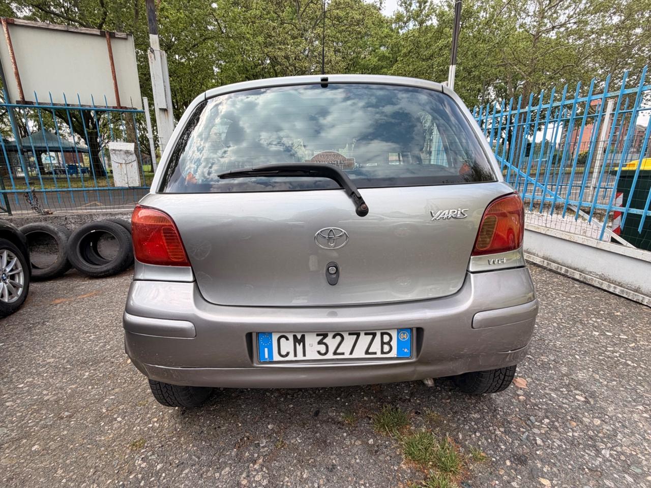 Toyota Yaris 1.0i 16V cat 5 porte Sol