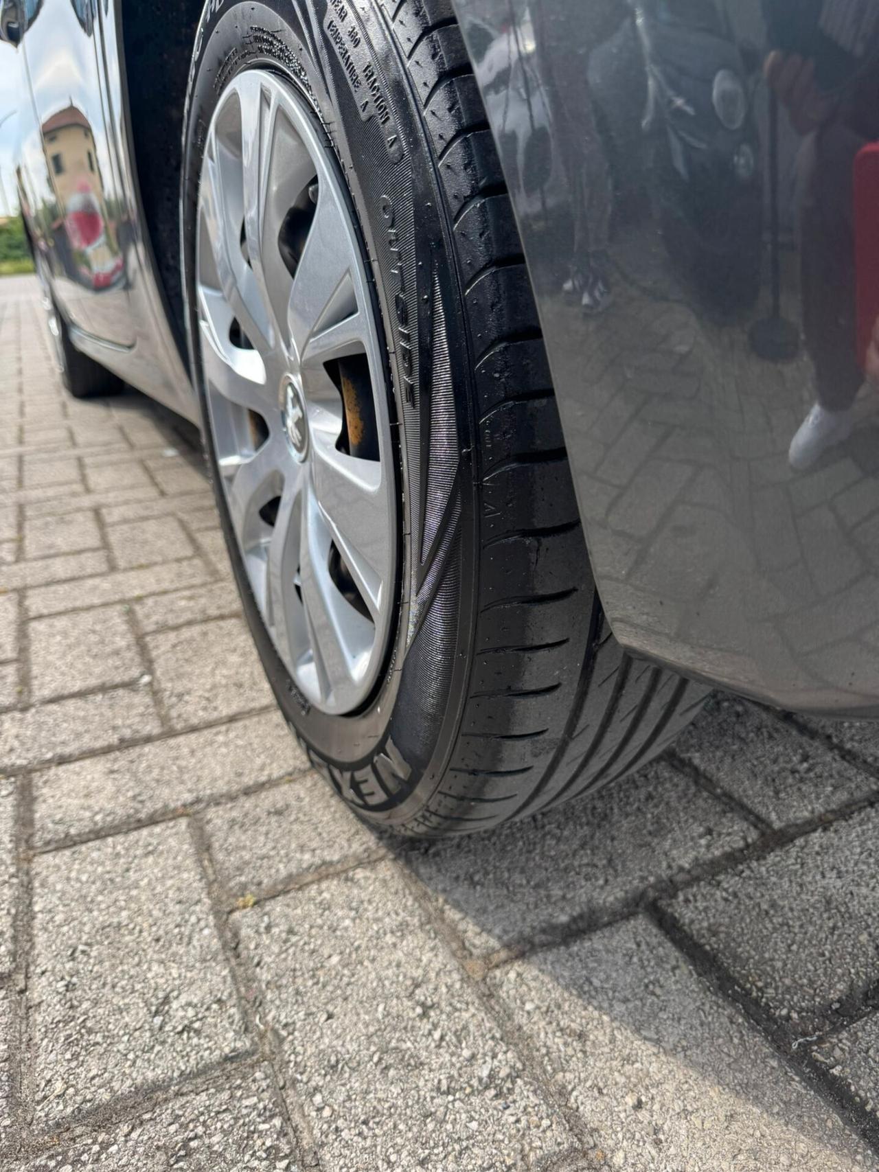 Peugeot 208 PureTech 82 5 porte Access - OK NEOPATENTATO