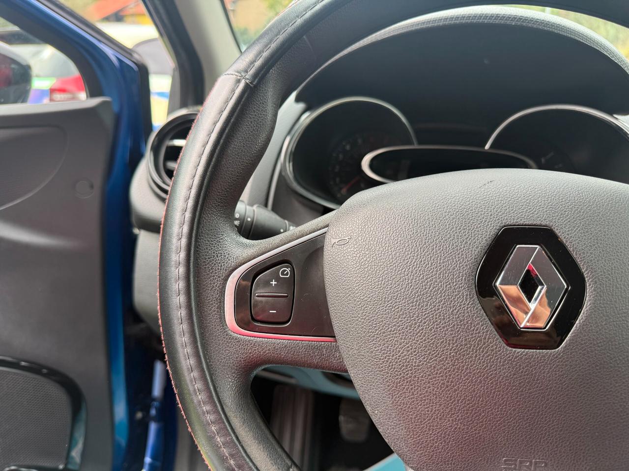Renault Clio 90 CV 5 porte Moschino Intens /OK NEOPATENTATI