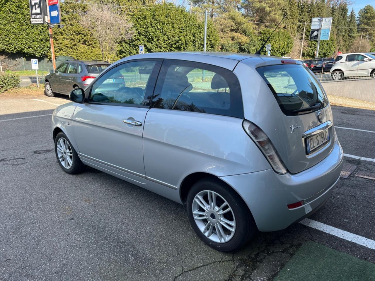 Lancia Ypsilon 1.2 69 CV Unyca