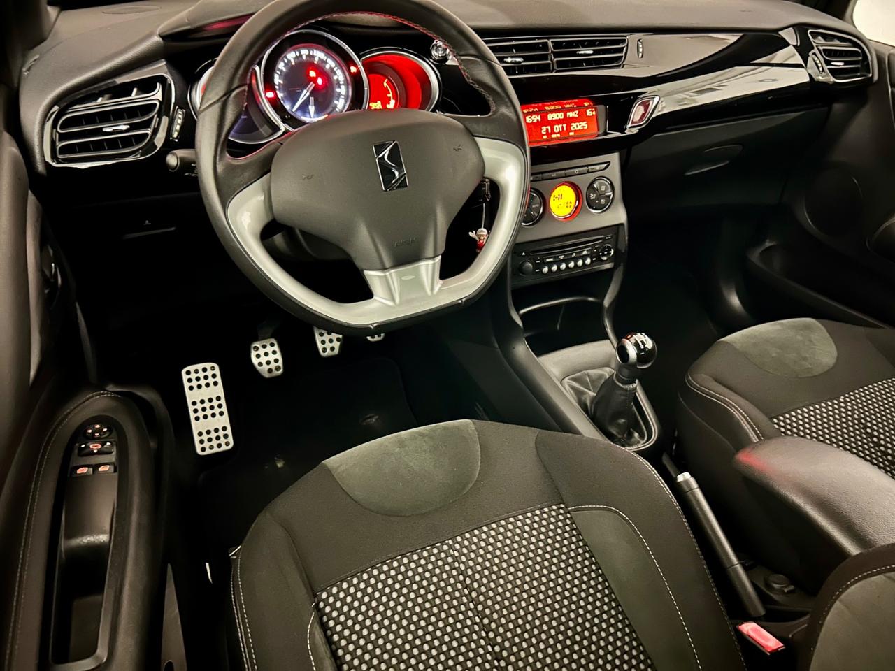 Ds DS3 3 1.4 VTi 95 Just Black