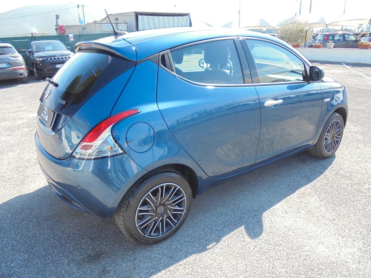 Lancia Ypsilon 1.0 FireFly 5 porte S&S Hybrid Gold
