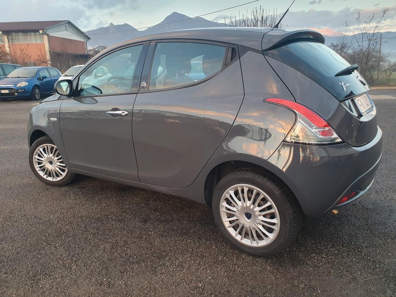 Lancia Ypsilon 1.2 69 CV 5 porte GPL Ecochic Silver