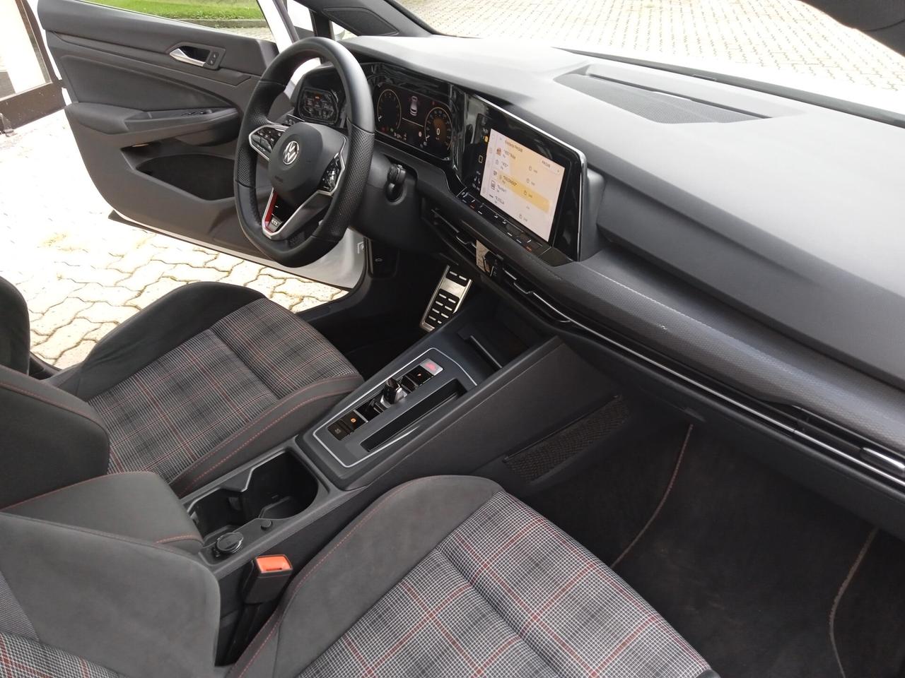 Volkswagen Golf GTI FULL LED APPLE CAR PLAY GUIDA DI 2°LIVELLO SENS PARK DOPPI SEDILI RISCALDATI IN ARRIVO OPZIONABILE