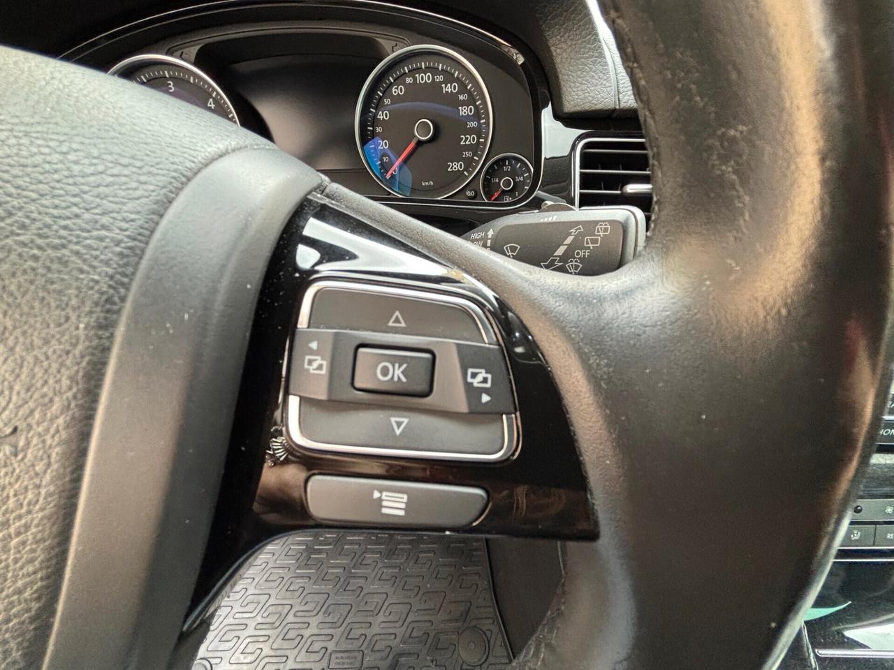 Volkswagen Touareg R-Line Fari LED