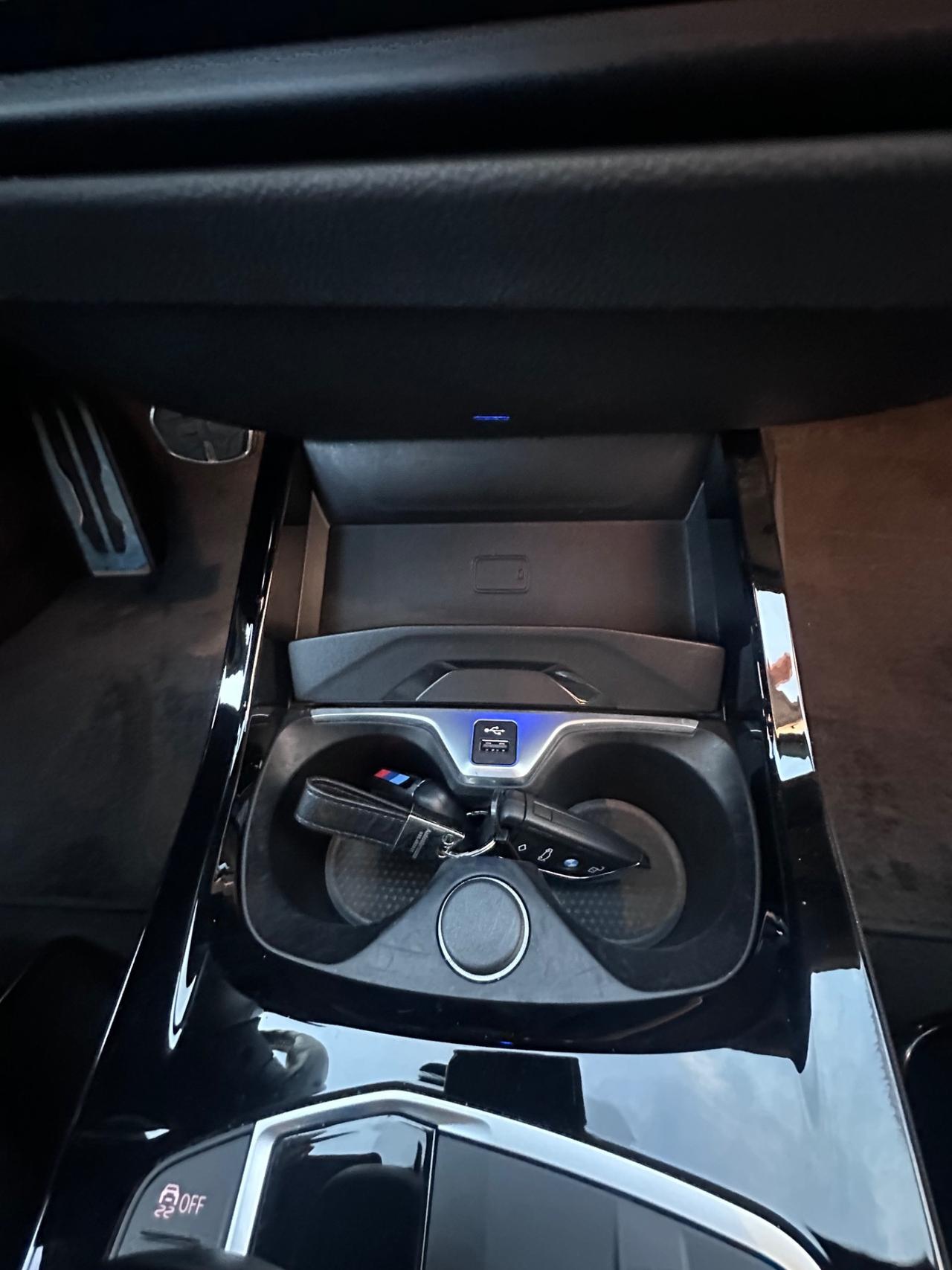 Bmw 118 118d 5p. Colorvision Edition MSPORT