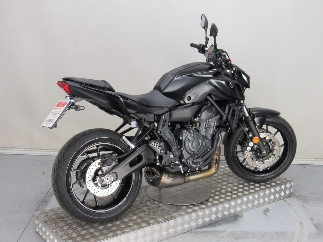 Yamaha MT-07 ABS 35 KW PATENTE A2 AKRAPOVIC