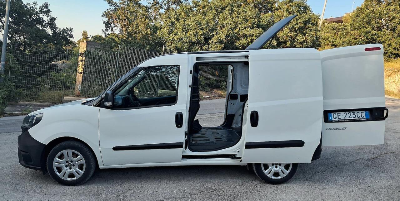 Fiat Doblo 1.6 MJT 105CV S&S PC-TN Cargo Lounge - 3 posti - Doppia porta laterale e voletto posteriore