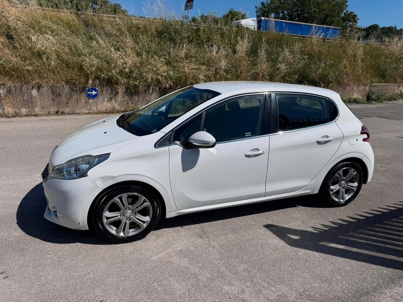 Peugeot 208 1.4 HDi 68 CV 5 porte Allure
