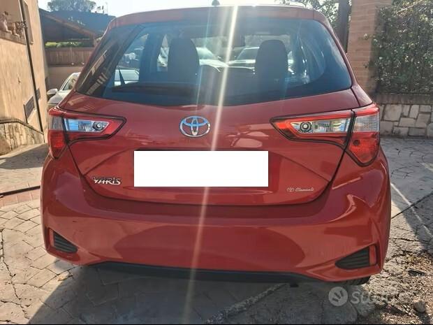 Toyota Yaris 1.0 72 CV 5 porte Cool CLIMA CERCHI APPLE CAR PLAY CRUISE BLUETOOTH ESENTE BOLLO NEO PATENTATI