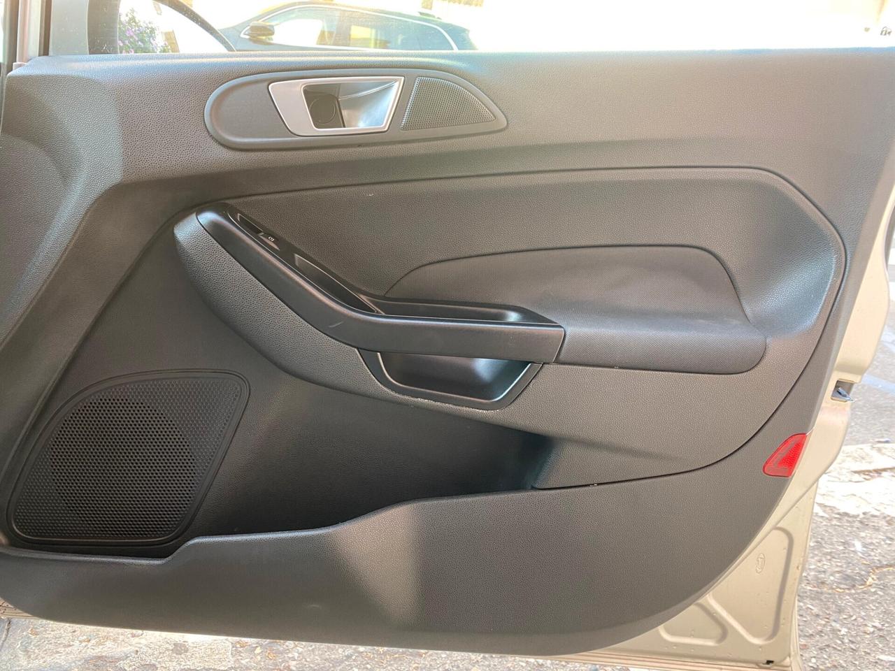 Ford Fiesta 1.5 TDCi 75CV 5 porte Titanium