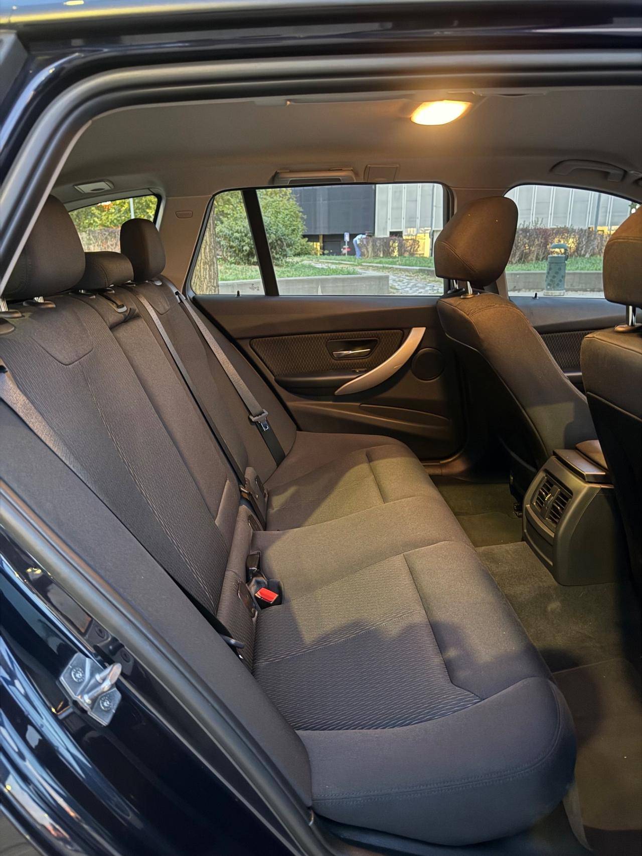 Bmw 318 318d Touring Luxury 2014