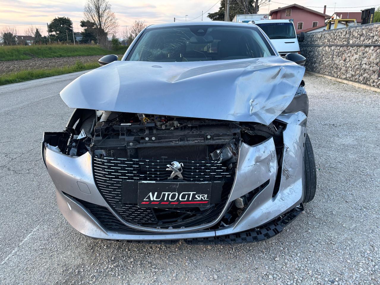 Peugeot 208 motore elettrico 136 CV 5 porte Allure