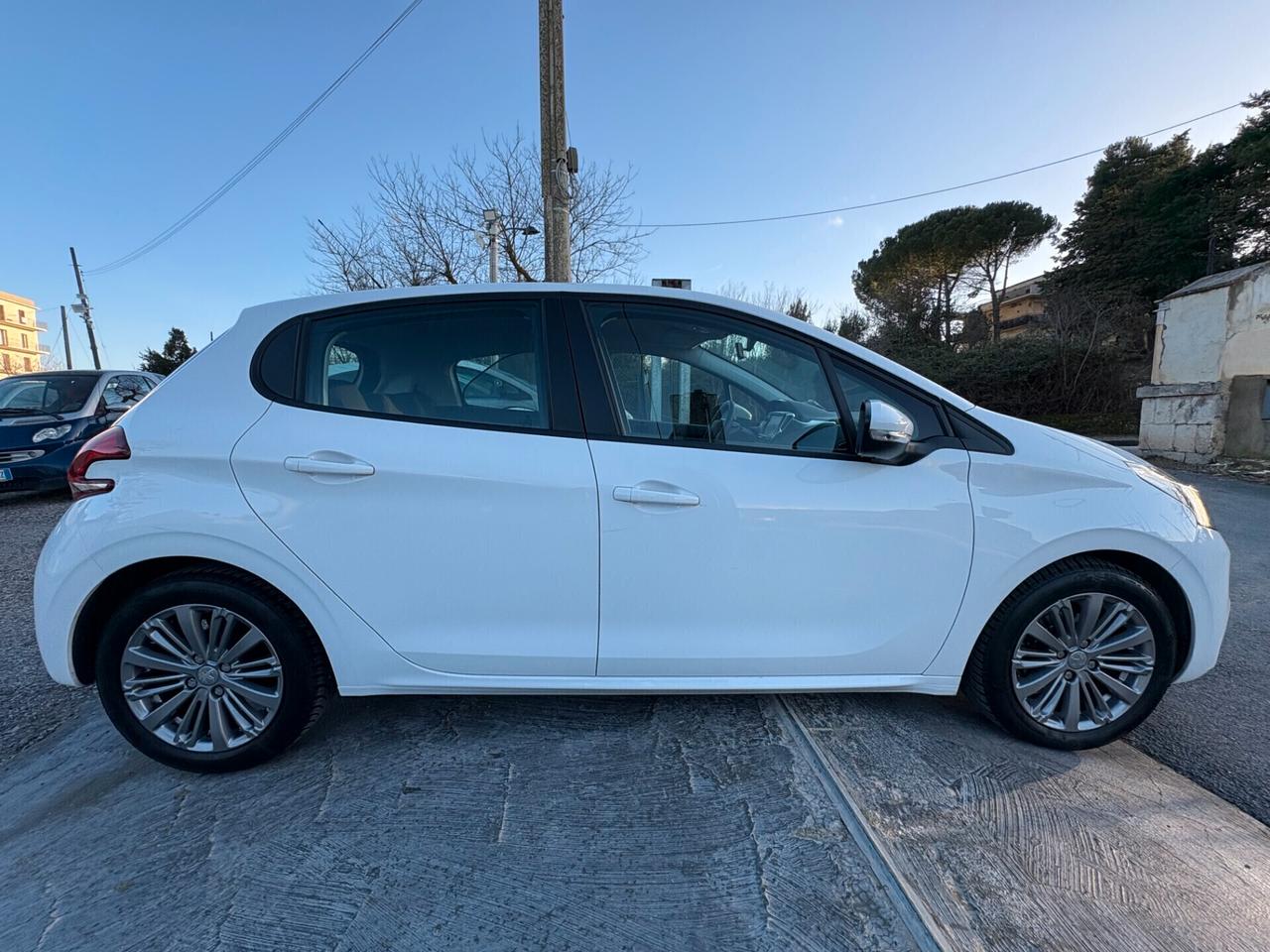 Peugeot 208 Allure
