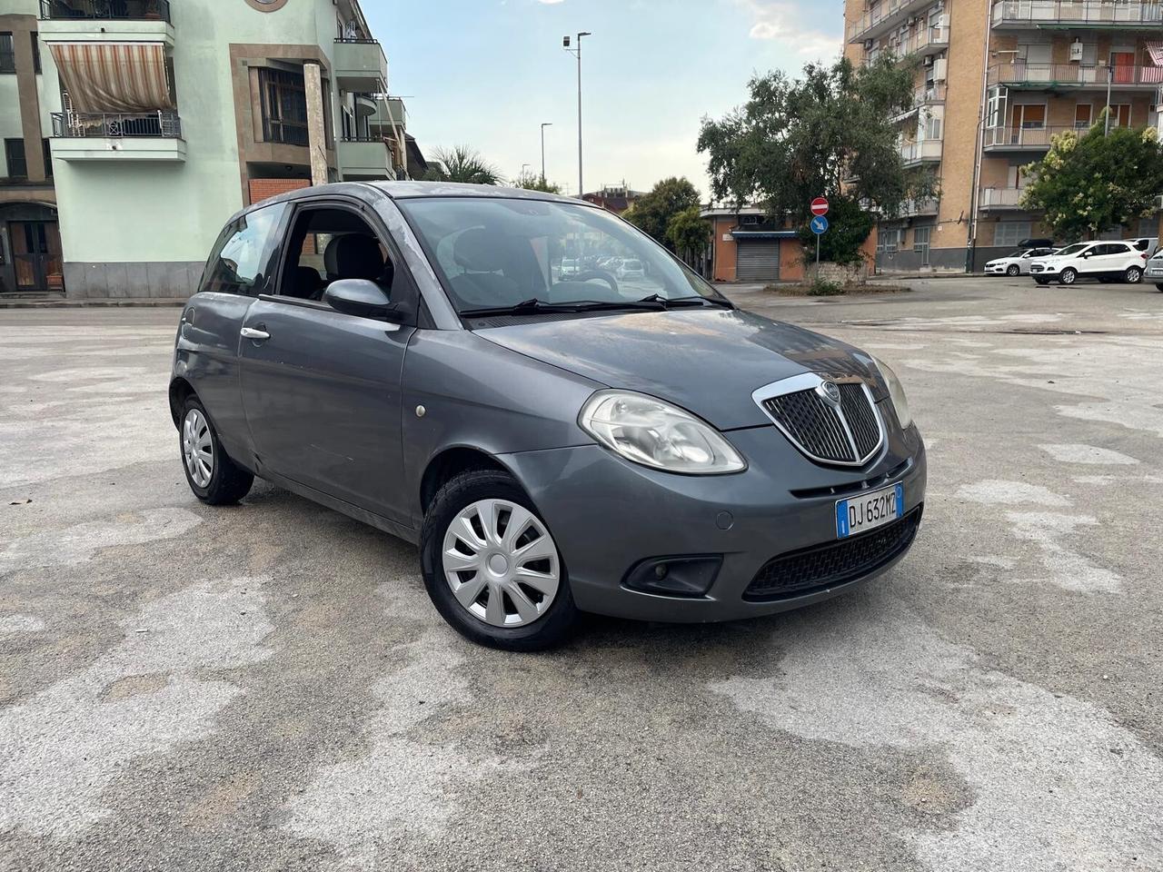 Lancia Ypsilon 1.3 MJT 75 CV Oro