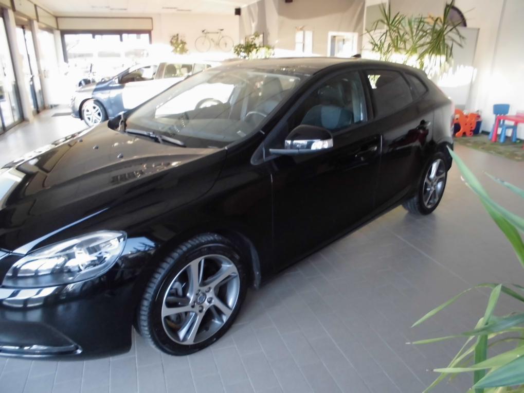 Volvo V40 D2 Geartronic R-design Momentum