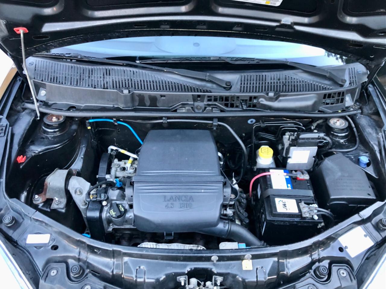 Lancia Ypsilon 1.2 Momo Design 60CV