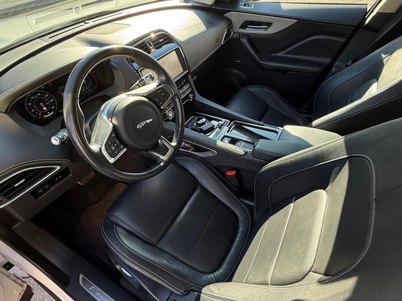 Jaguar F-Pace 180 cv #8582