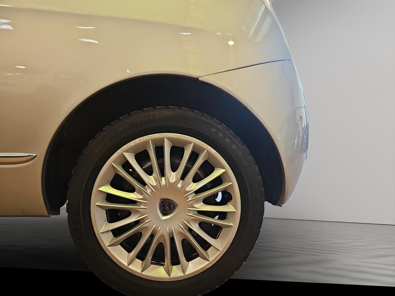 Lancia Ypsilon 1.2 69 CV Argento