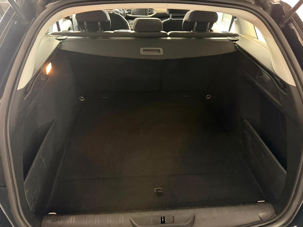 Peugeot 308 BlueHDi 130 S&S EAT8 SW Active