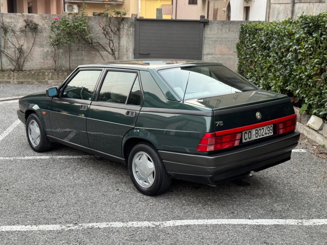 Alfa Romeo 75 1.6