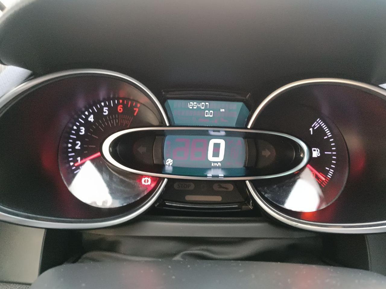 RENAULT Clio TCe 12V 90 CV 5 porte Moschino Intens