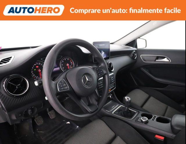 MERCEDES-BENZ GLA 180 Business