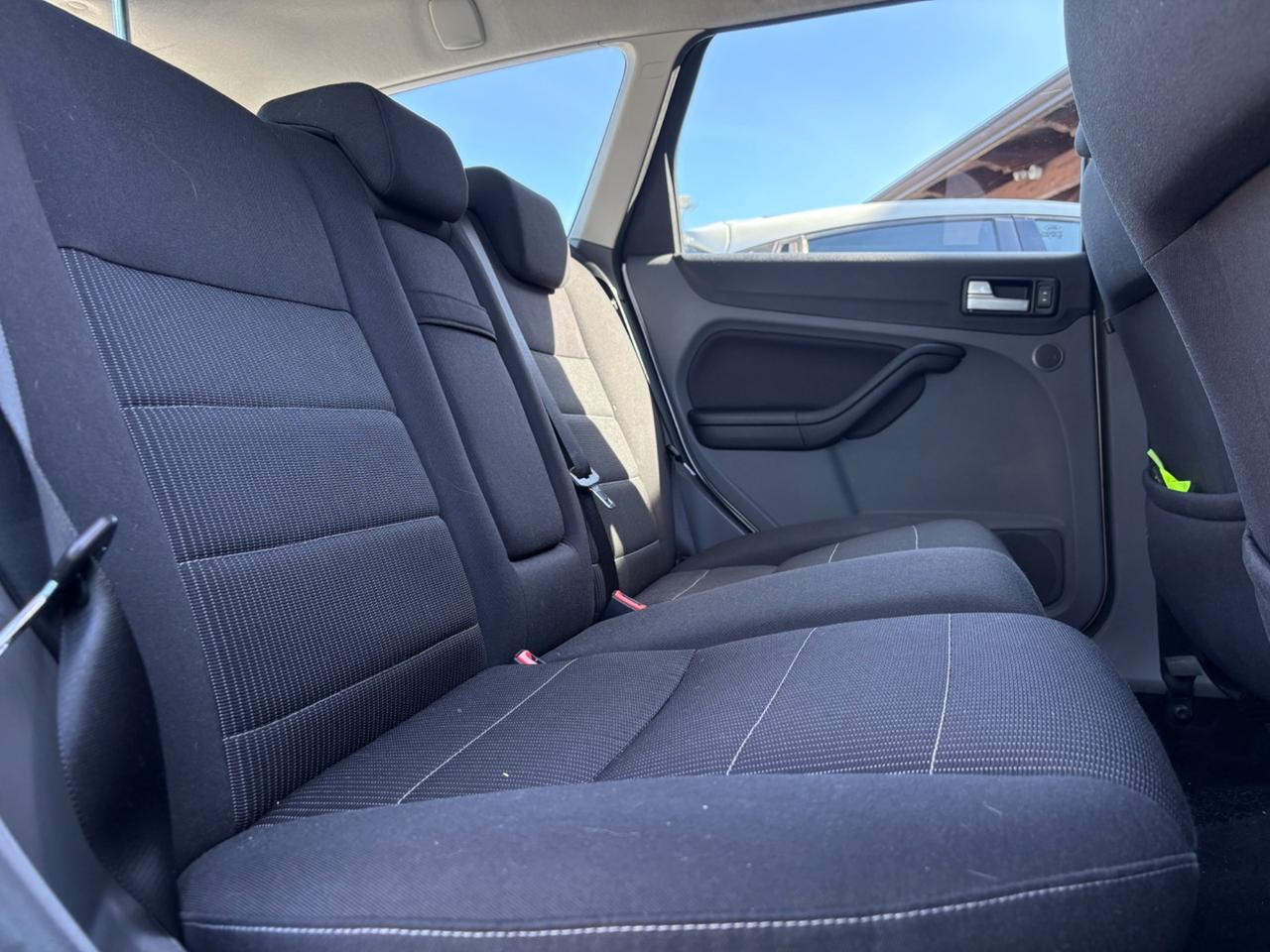 Ford Focus 1.6 gpl titanium