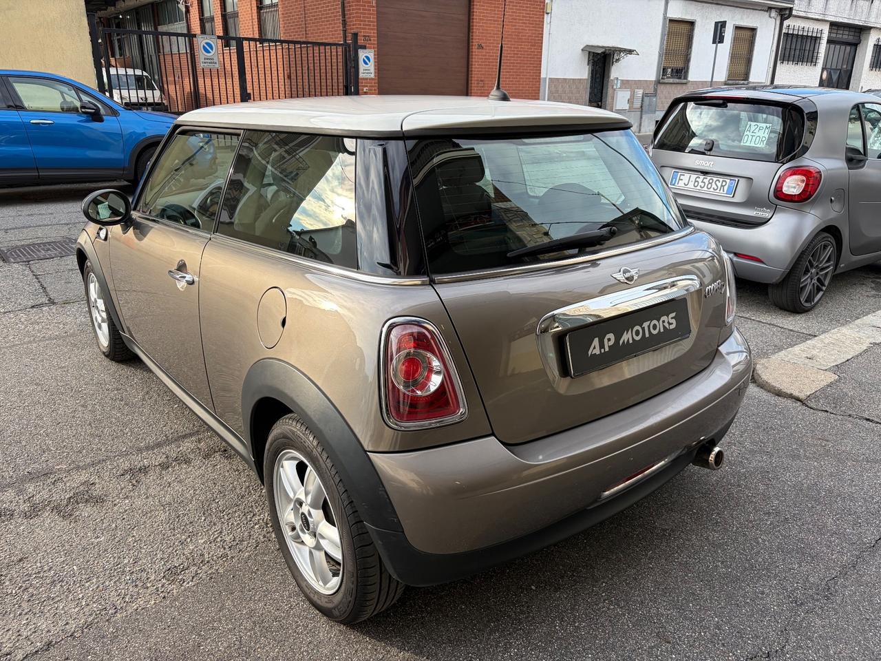 Mini 2.0 16V Cooper D Automatica
