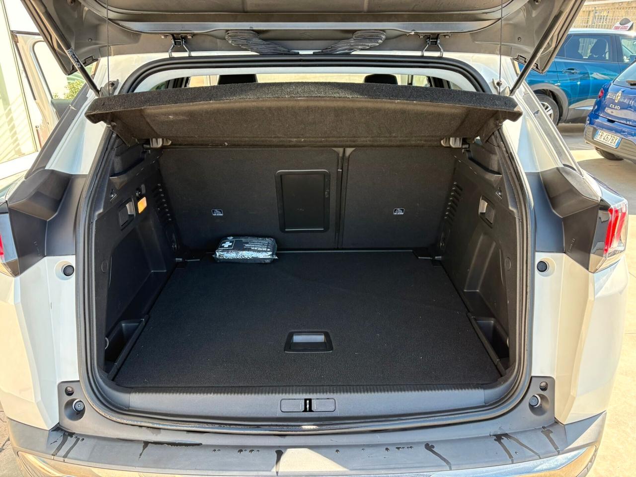 Peugeot 3008 BlueHDi 130 S&S EAT8 Active Pack