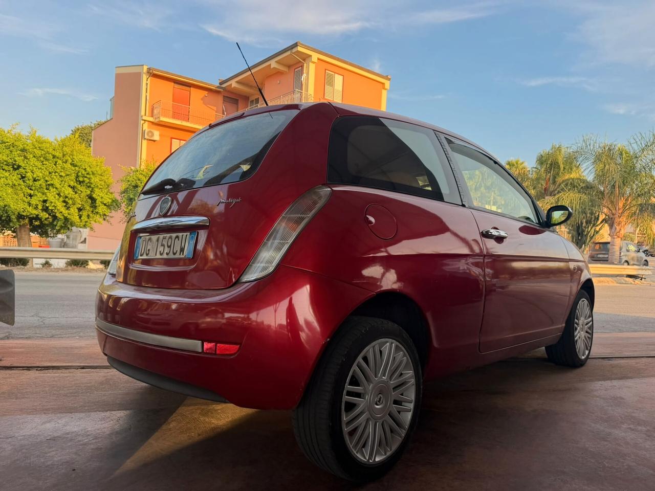 Lancia Ypsilon 1.3 MJT 75 CV Oro Bianco