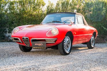 Alfa Romeo Spider 1600 Duetto ”Osso di Seppia”