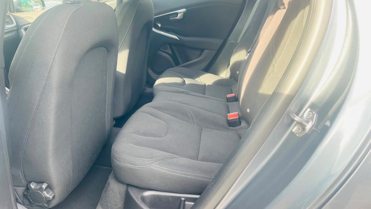 Volvo V40 D2