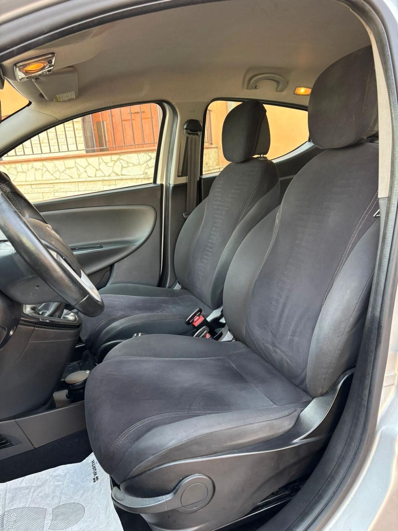 Lancia Ypsilon 1.3 MJT 16V 95 CV 5 porte S&S Platinum/*