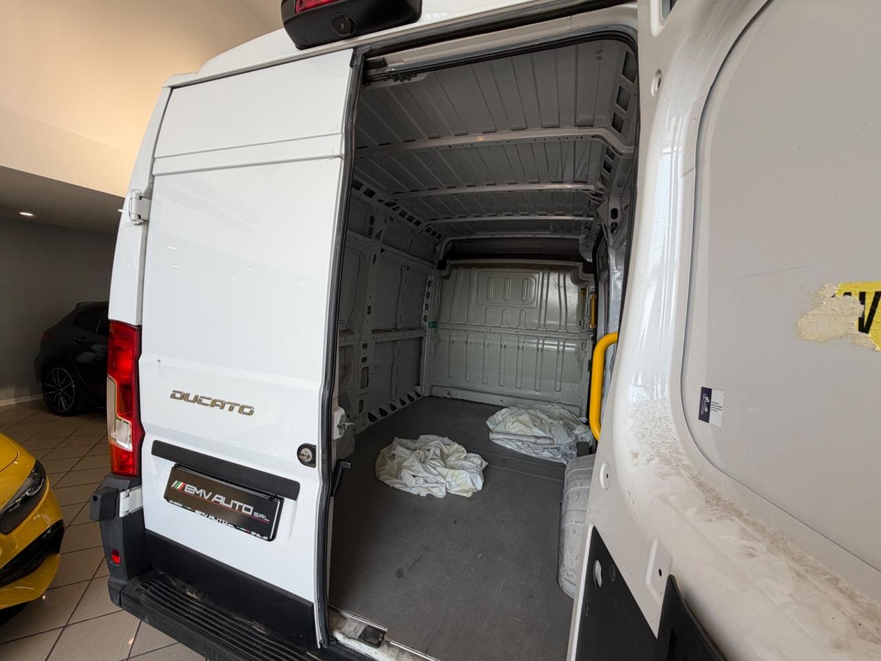 FIAT Ducato (4a serie) (2006) Ducato 33 2.2 Mjt 140CV PM-TM Furgone Vetrato (103 kw) Valore di listino: € 46800 Furgone + iva