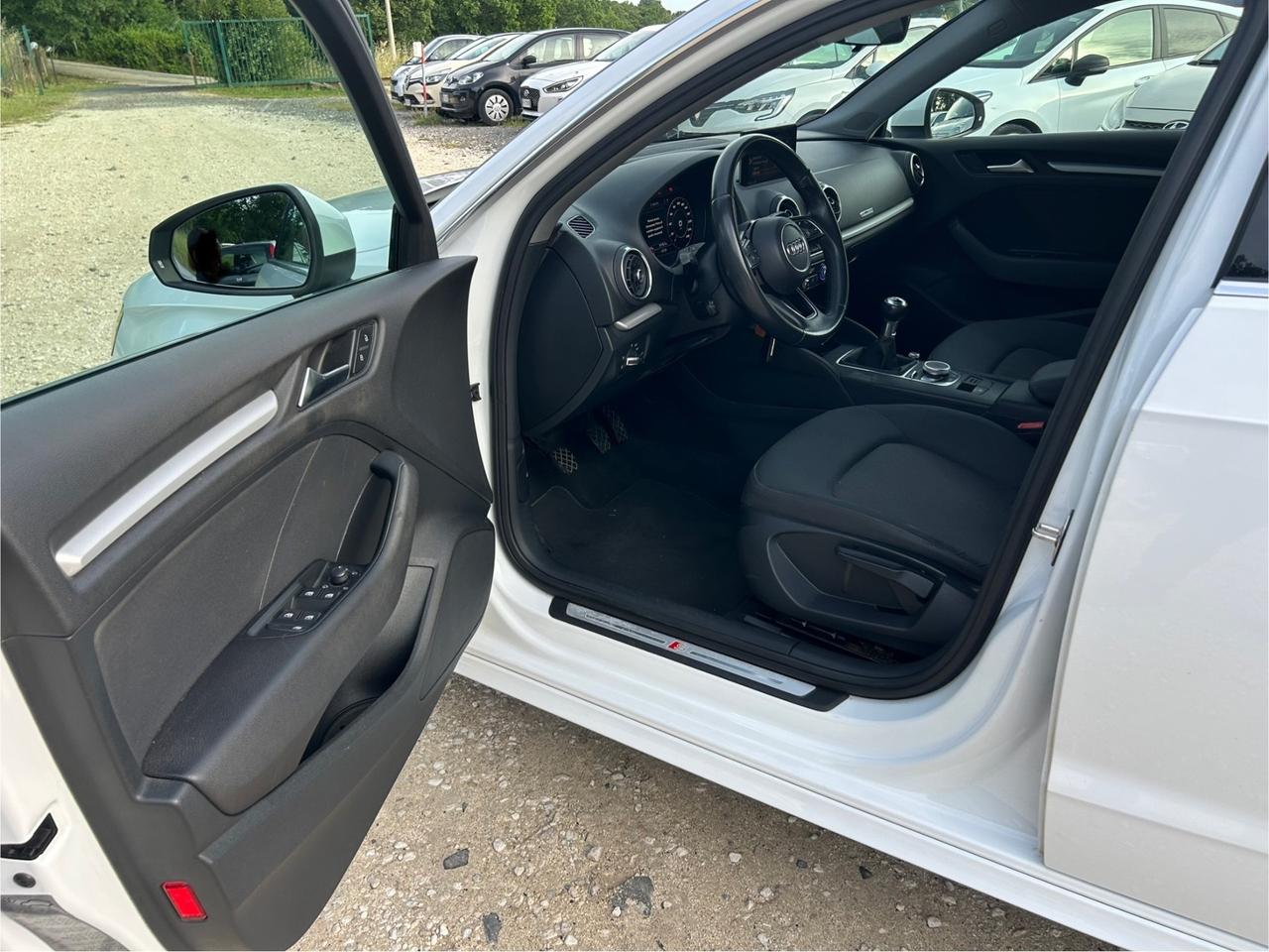 Audi A3 SPB 30 TDI Business Sline esterno neopatentati permute